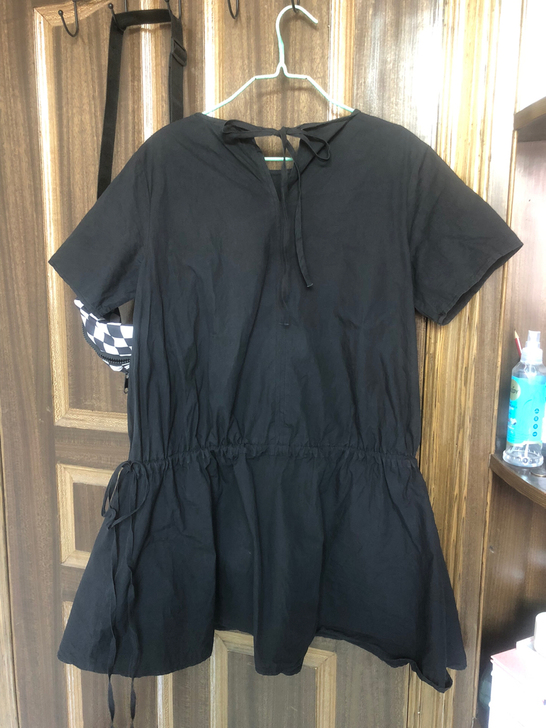 小黑裙 25包邮 胖瘦都能穿背后有小心机设...