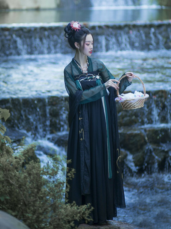 柒锦阁传统汉服女 宁馨高腰齐胸襦裙 刺绣日...