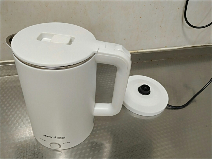 超市倒闭清仓20个夏新电热水壶，原价65一...