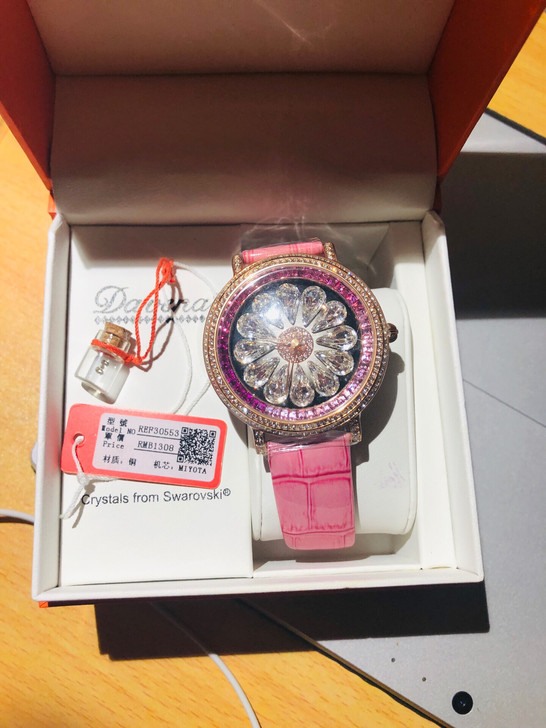 davena蒂玮娜水晶手表别人送的 不是我...