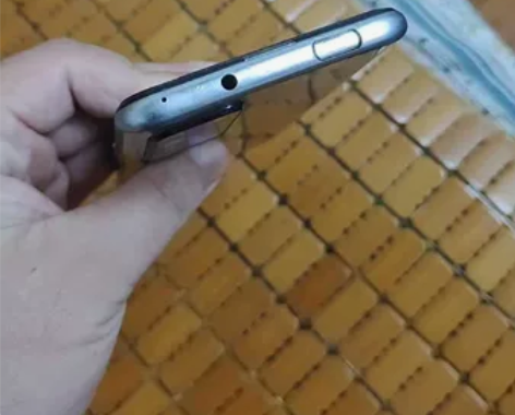 荣耀x10 6+128 换过总成和后盖麒麟...