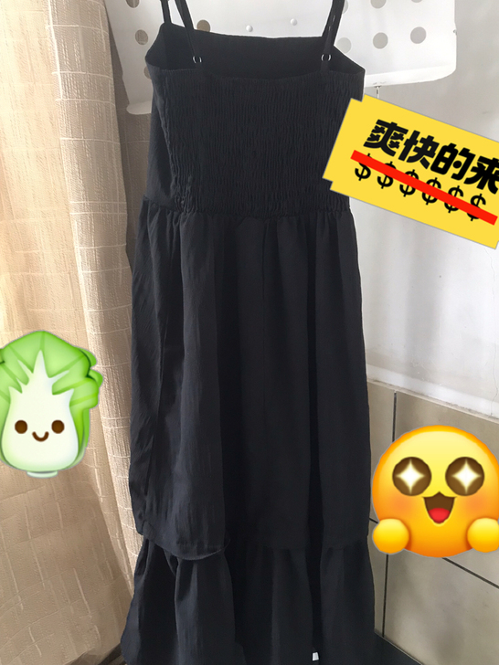 简约却不简单的黑色吊带裙！