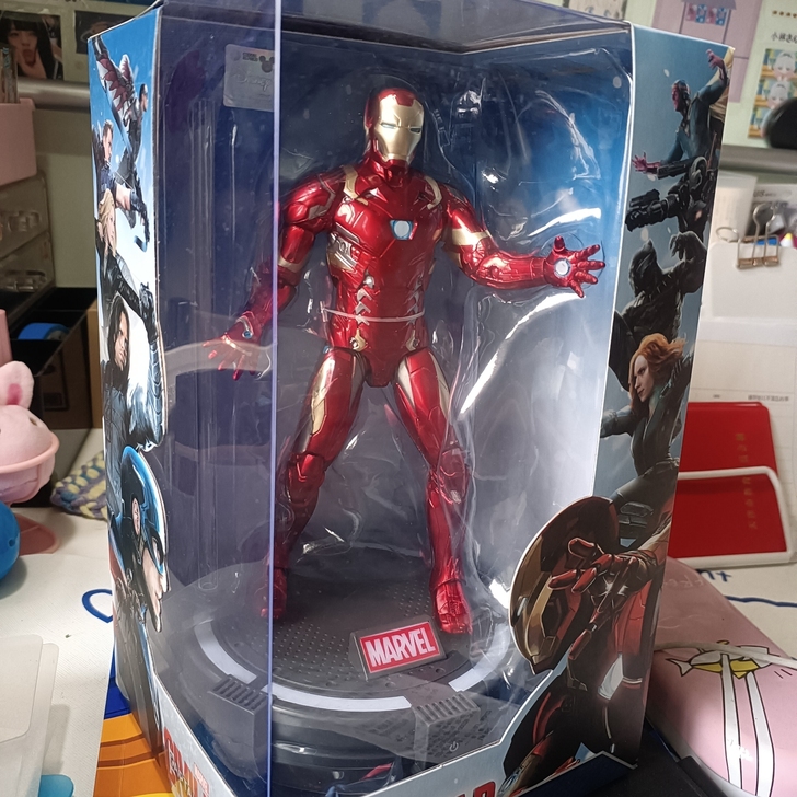 漫威手办钢铁侠可动玩偶发光底座周边