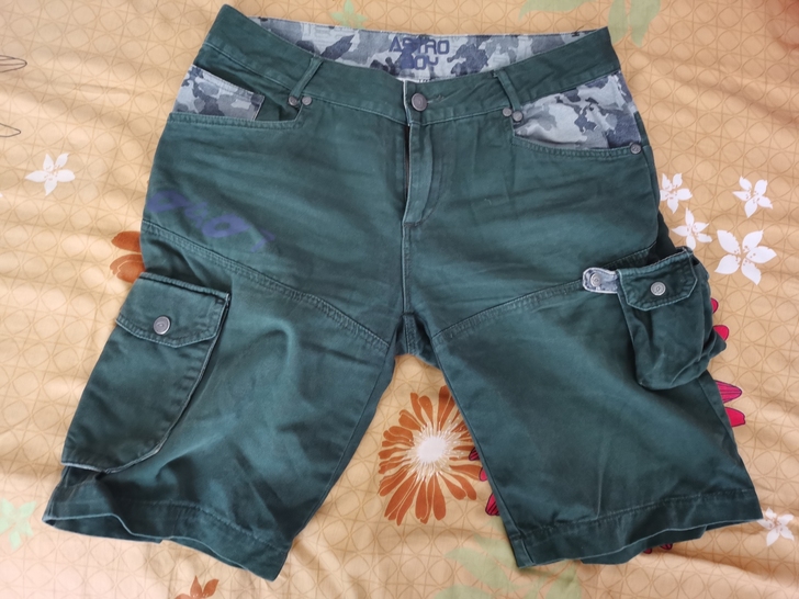 专柜正品阿童木，工装复古短裤，九成新，腰围...