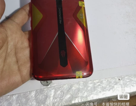 努比亚红魔5G,运行8G,内存128G。骁...