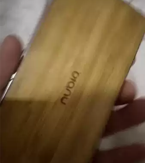 自己用的努比亚手机，爱惜的很好，就触摸屏裂...