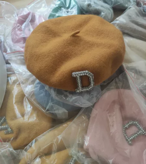 全新服装店库存正宗纯羊毛贝雷帽，共23顶，...