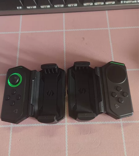 黑鲨左右手柄+通用支架 自定义成色九新,用...