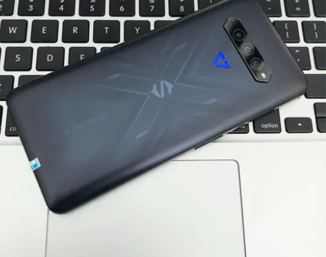 黑鲨游戏手机4Pro (5G) 高通骁龙8...