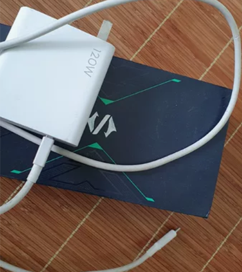 黑鲨4，120瓦充电器原装正品！ 感兴趣的...