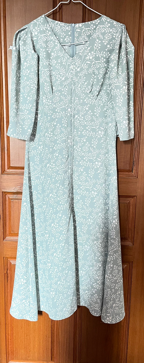 浅薄荷绿连衣裙 微收腰 面料很好 穿一洗一