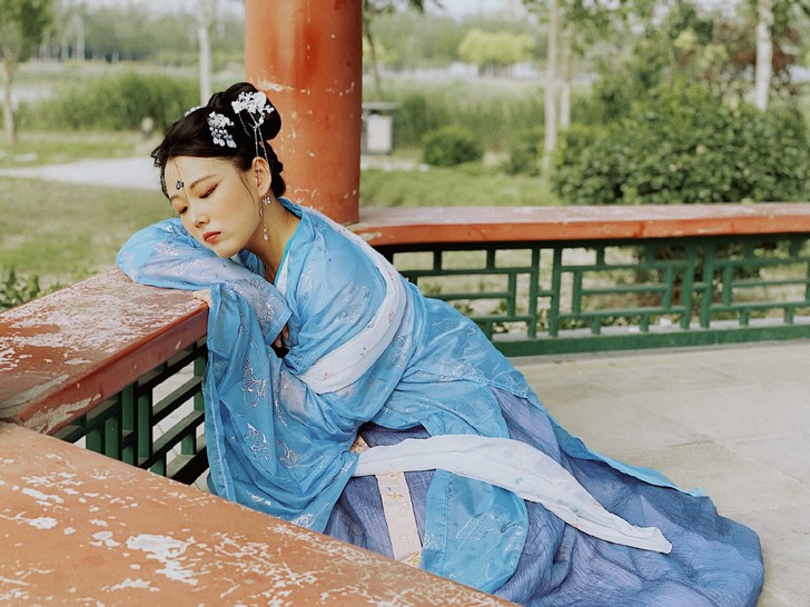 齐胸襦裙+大袖衫+披帛一套