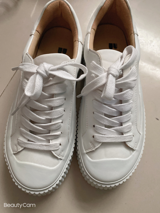 小白鞋8成新只穿过一两次.35码