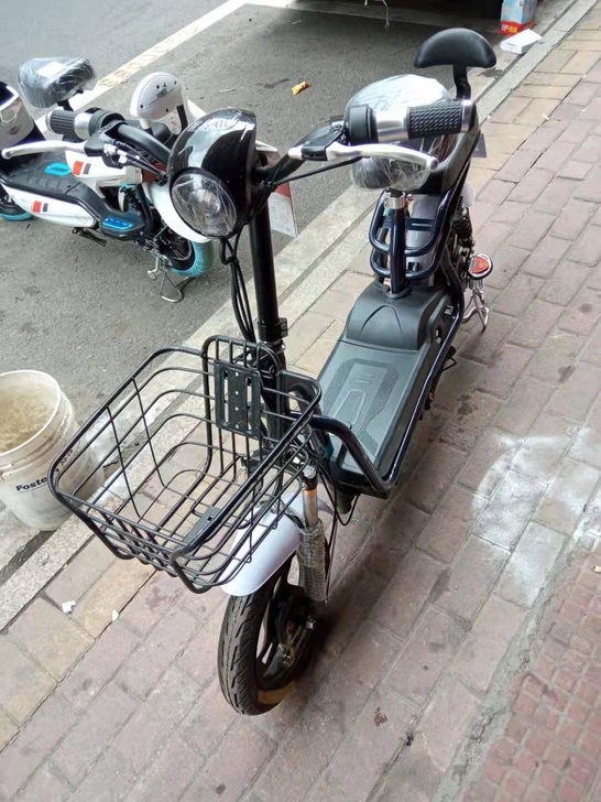 99新电动车带锂电池可以提出来充电，网上上...