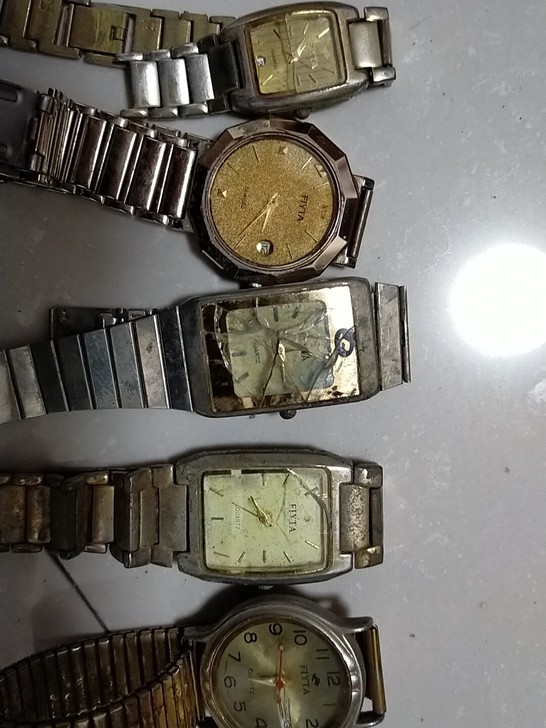 飞亚达手表石英五块。没试过走不走，配件出售