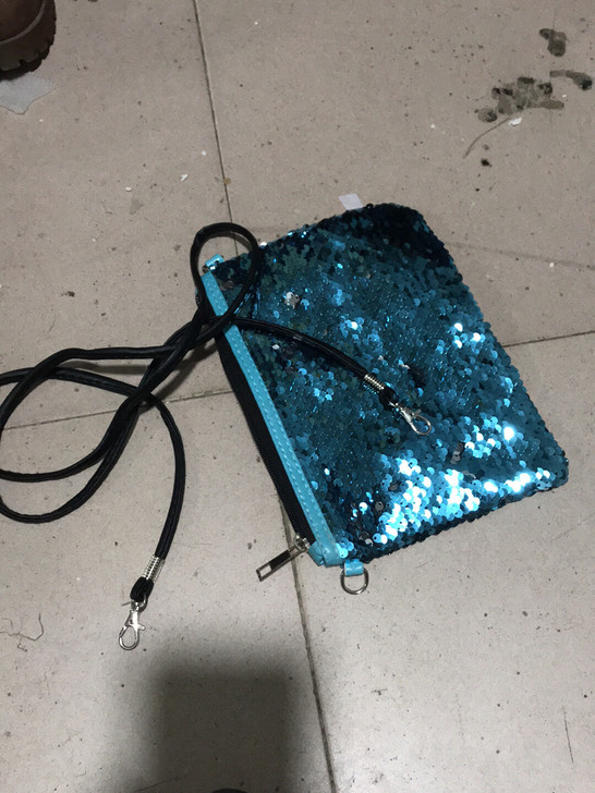 亮片时尚小背包。尾货全新清仓特价不退,不换。