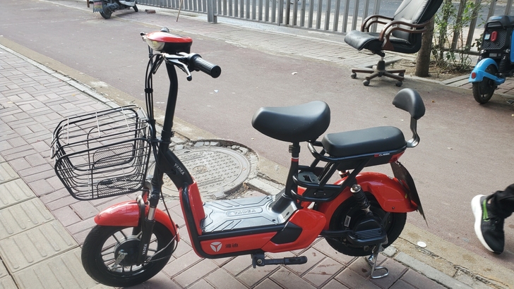 雅迪电动车    48v12  加粗钢架 ...