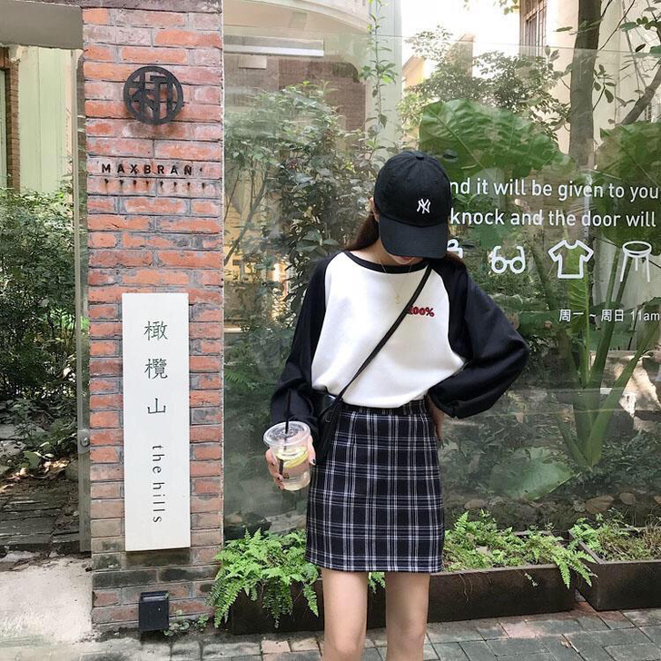 黑色格子裙 之前买的就穿出去过一次和朋友拍...