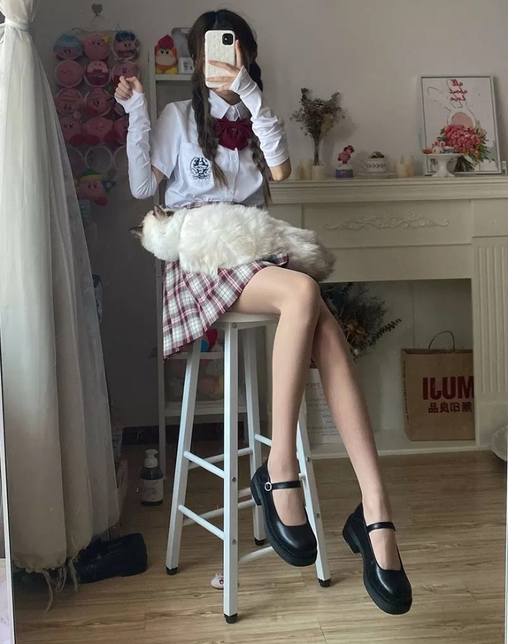 爱棉麻2021春新款单鞋女粗跟复古真皮淑女...