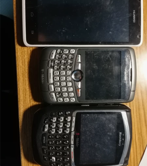 闲置手机，黑莓手机，手机配件，屏幕啥的都完...