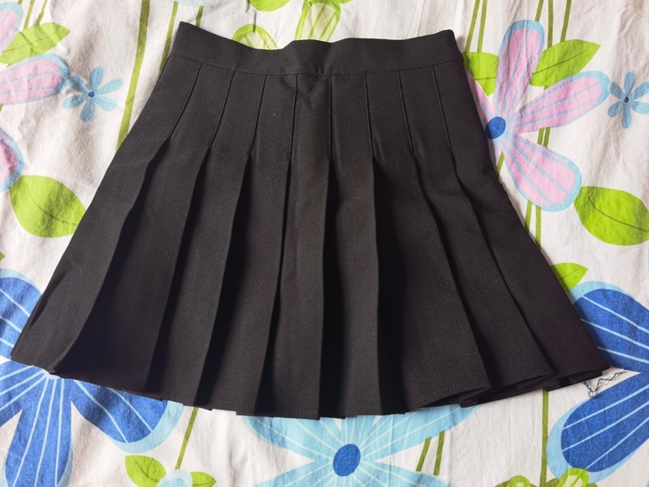 黑色百褶裙，吊牌和包装不在，仅穿过两次，，...