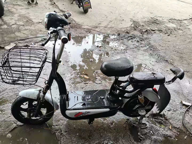 标价为全款，质保半年，车子没有任何问题，正...