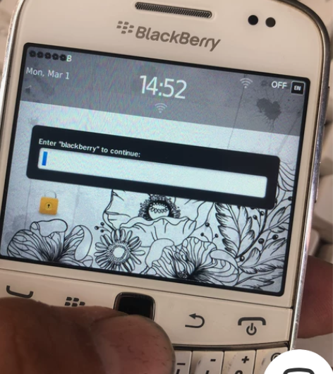 手机黑莓9900白色原版机器    戒网学...