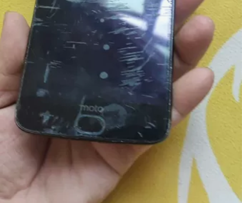 摩托罗拉z2,请不要问我什么版本,我也不知...