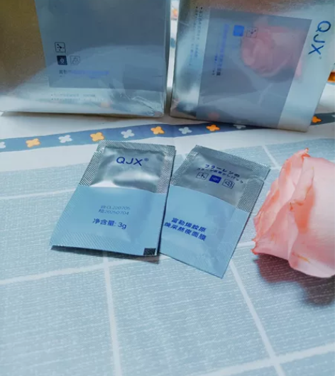 QJX富勒烯胶原焕采熬夜面膜，每包都是单独...