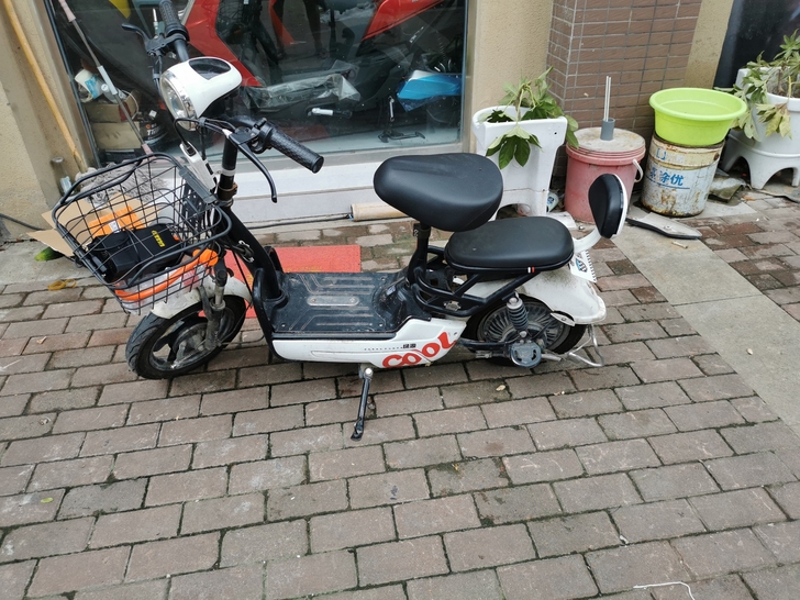 出售绿源简易款电动车,车况很好,骑行很舒服...