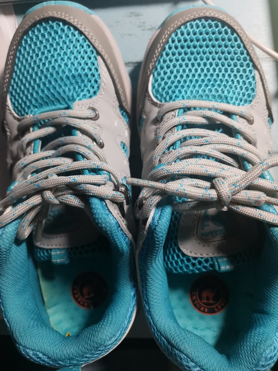 骆驼camel登山鞋37码，这鞋偏小，所以...