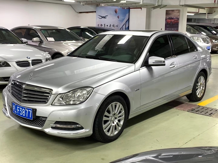 2011年奔驰C200.高配方向盘电动调节...