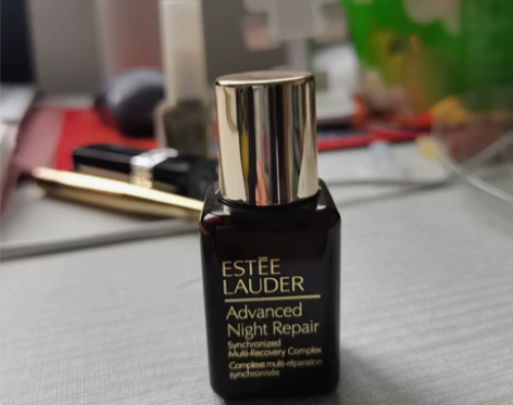 雅诗兰黛精华15ml.  买正装送的，全新...