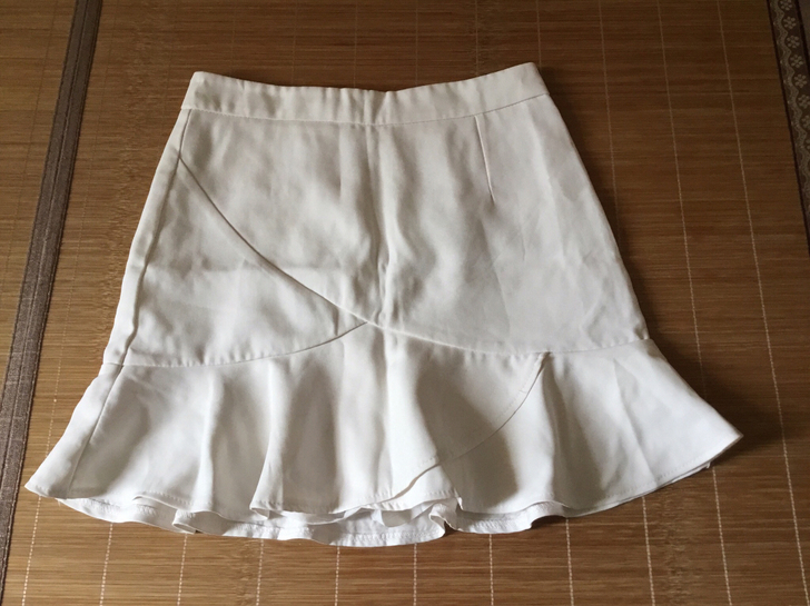 清衣柜白色鱼尾裙