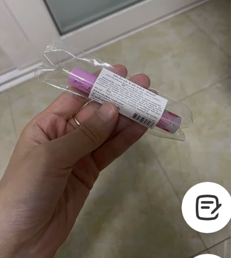 泰国小草莓润唇膏，全新，泰国带回 感兴趣的...