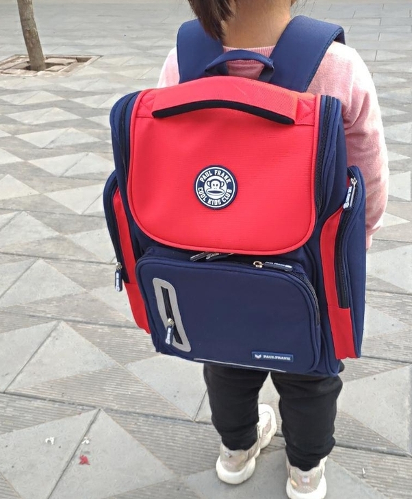 低价出售正品大嘴猴书包,男女小学生1-3-...