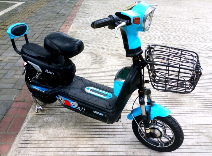 八成新女士电动车低转,车有发票,牌照都有,...