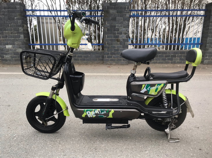 雅迪骏马电动车48v12a 能跑25公里左...