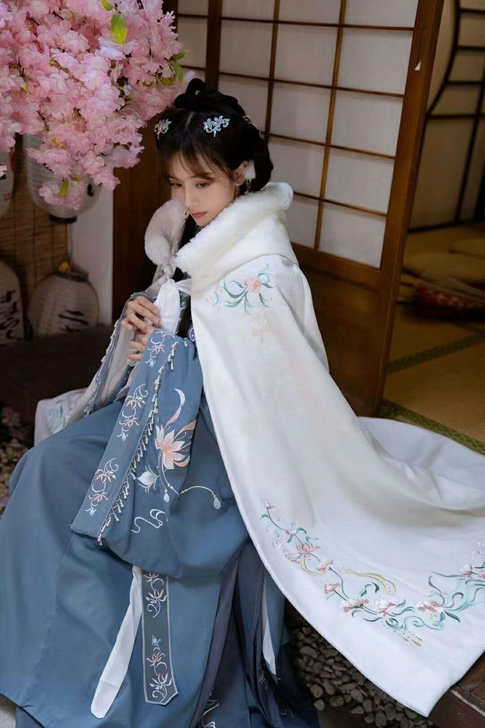 反季出全新斗篷