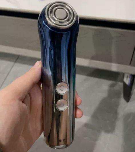 实体店买 盒子充电器齐全 九成新 雅萌ac...