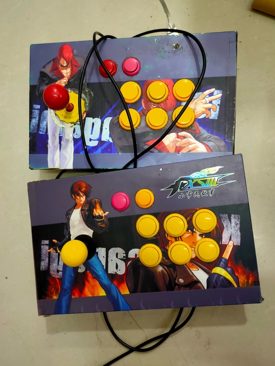 出两个摇杆  ， 功能都正常，  芯片是小...