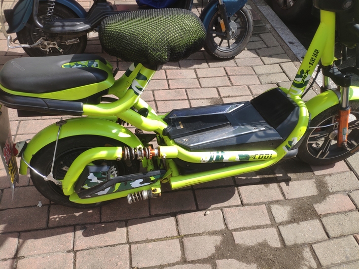 绿源20A的大电瓶，能跑30公里左右吧，去...