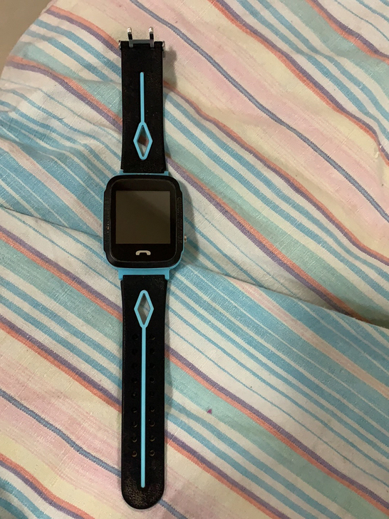 小孩电话手表手机下载软件实时定位。远程操控...