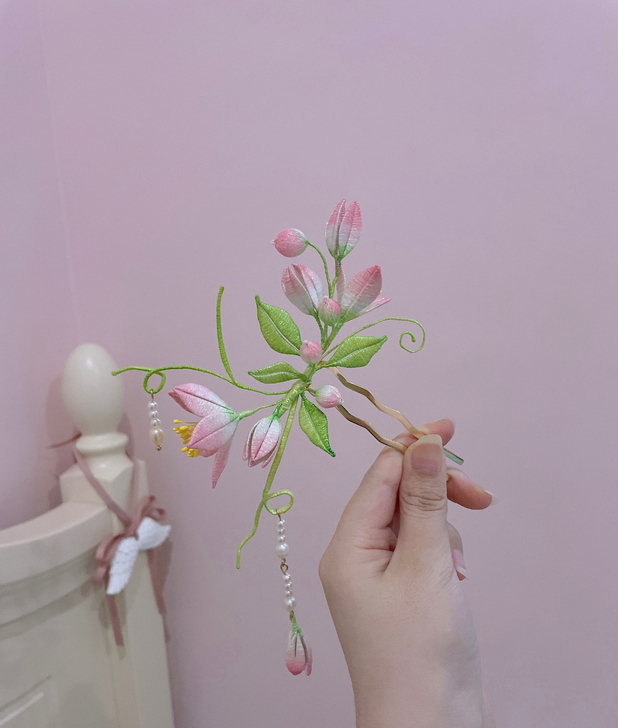汉服发簪发梳，不知道这是桃花还是荷花搞不清
