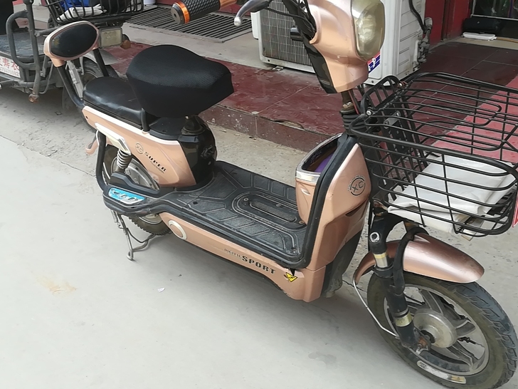 电动车出售，四块大电瓶，能跑30公里左右