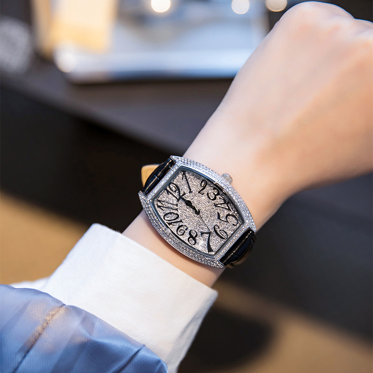 蒂玮娜专柜正品满天星手表女士网红酒桶型大表...