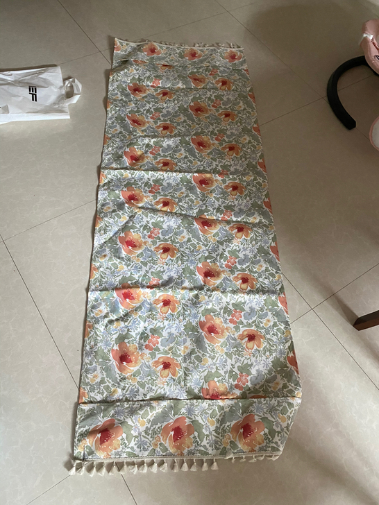 茶几桌布一块，不是全新，介意的快跑