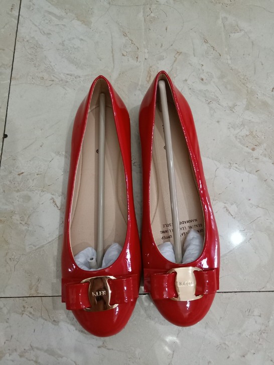 全新红色真皮平底单鞋