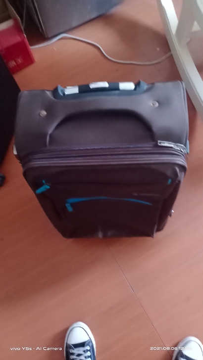 22寸牛津布旅行箱，万向轮推着很轻，九成新...