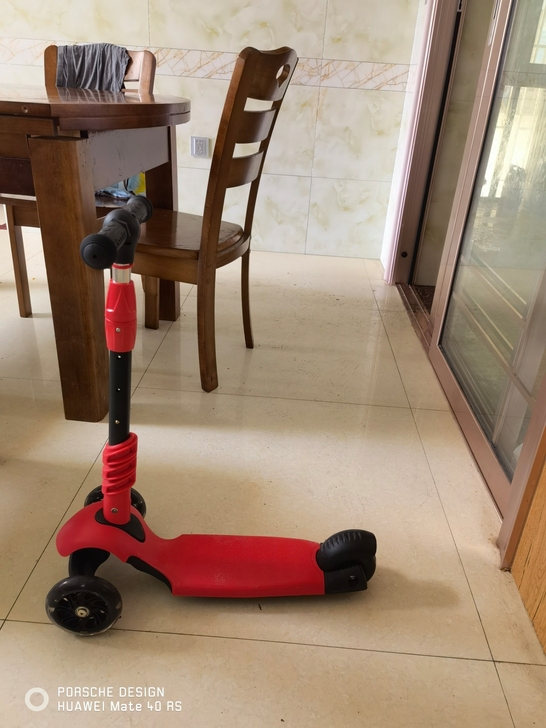 滑板车可坐可滑，7月入手，搬家不带走。